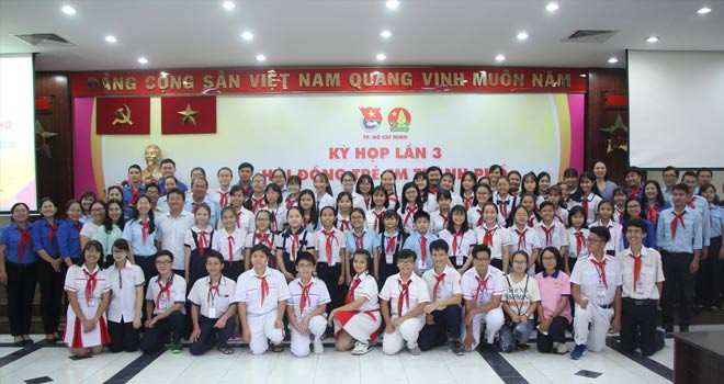 Đại biểu HĐTE chụp ảnh lưu niệm tại kỳ họp.