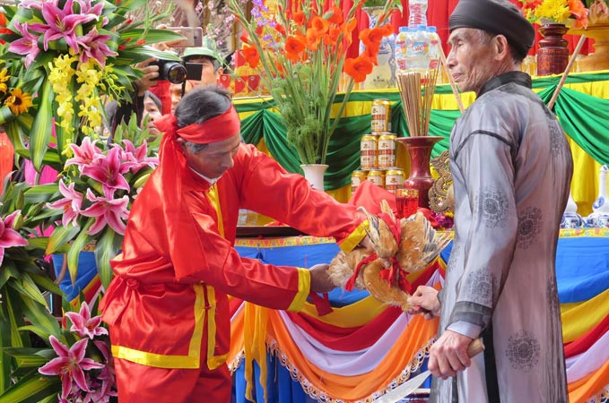 Một phần nghi thức uống máu, thề không tham nhũng tại hội Minh Thề.