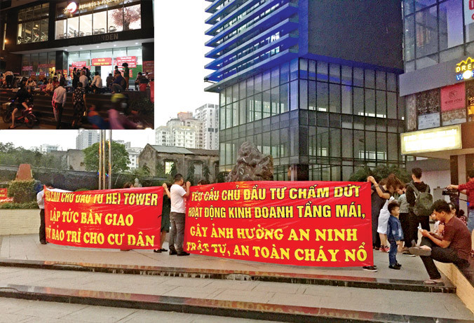 Cư dân Hei Tower (ảnh lớn) và chung cư Capital Garden ở Hà Nội căng băng rôn yêu cầu chủ đầu tư hoàn thiện hệ thống PCCC.