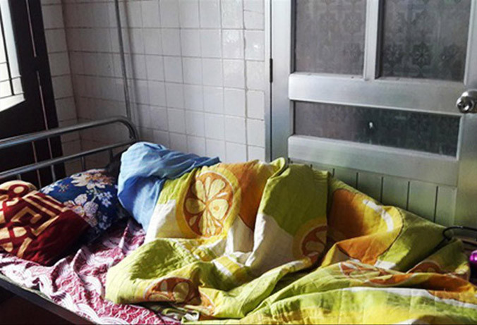 Giáo sinh H. đang điều trị tại trung tâm y tế.