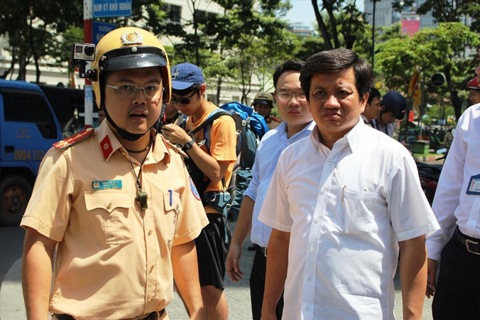 Ông Đoàn Ngọc Hải trong một lần xuống đường lập lại trật tự lòng lề đường.