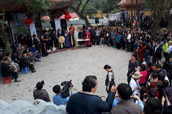 Say mê bên lán quan họ giữa đồi Lim.