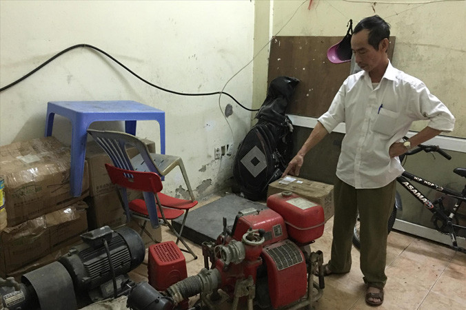 Hệ thống máy bơm PCCC tòa nhà N6C, khu chung cư tái định cư Trung Hòa Nhân Chính đã hư hỏng nhiều năm nay. Ảnh: Trường Phong.