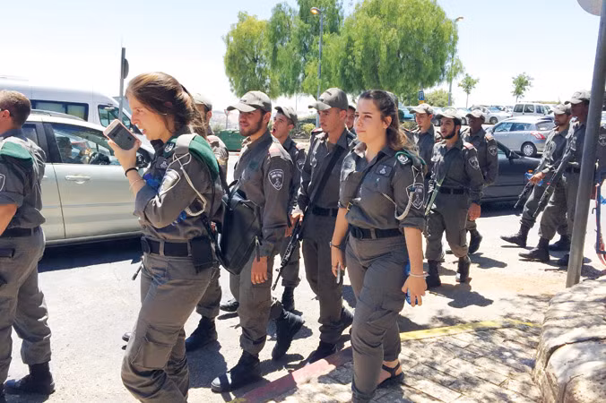 Binh sĩ Israel ở Jerusalem. Ảnh: Minh Trang.