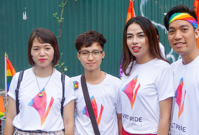 Chỉ trong những hoạt động của hội LGBT mang quy mô lớn một số người mới dám lộ sáng.