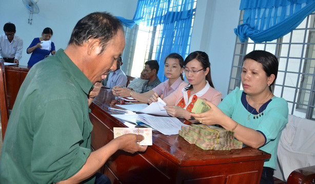 Hiện có nhiều quỹ tài chính ngoài ngân sách nhưng lại thiếu khung khổ pháp lý quản lý chung (trong ảnh: Quỹ Hỗ trợ nông dân tại Bình Phước giải ngân). Ảnh: minh họa.