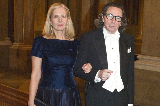 Nhà văn hóa Thụy Điển gốc Pháp Jean-Claude Arnault (phải) bị tố cáo tấn công tình dục 18 phụ nữ và bà Katarina Frostenson. Ảnh: AP.