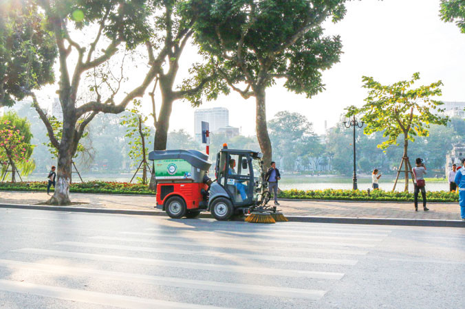 Xe quét hút bụi Hako không chỉ hiệu quả mà còn giúp Thủ đô Hà Nội văn minh, hiện đại hơn.