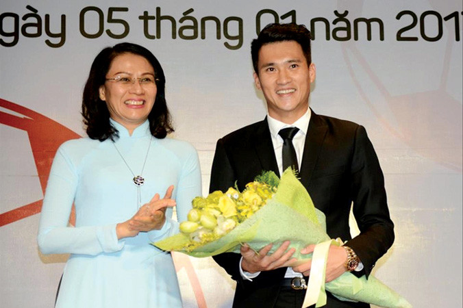 Công Vinh trong ngày nhận nhiệm vụ quyền chủ tịch CLB Tp Hồ Chí Minh. Sau 16 tháng nắm quyền, cựu tiền đạo ĐTVN bất ngờ chia tay đội bóng. Ảnh: VSI.