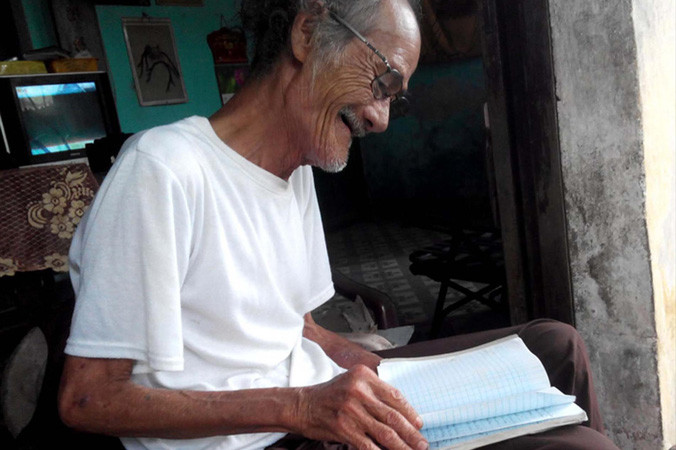 Nhà thơ Trần Vàng Sao. Ảnh: Minh Tự.