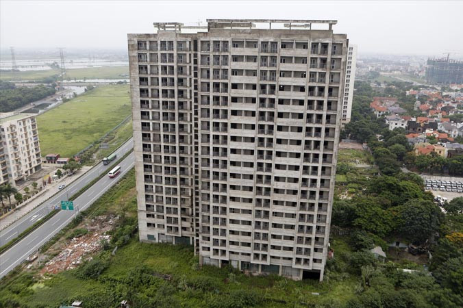 2 khối nhà ở sinh viên bỏ hoang nhiều năm gây lãng phí lớn. Ảnh: Như Ý.