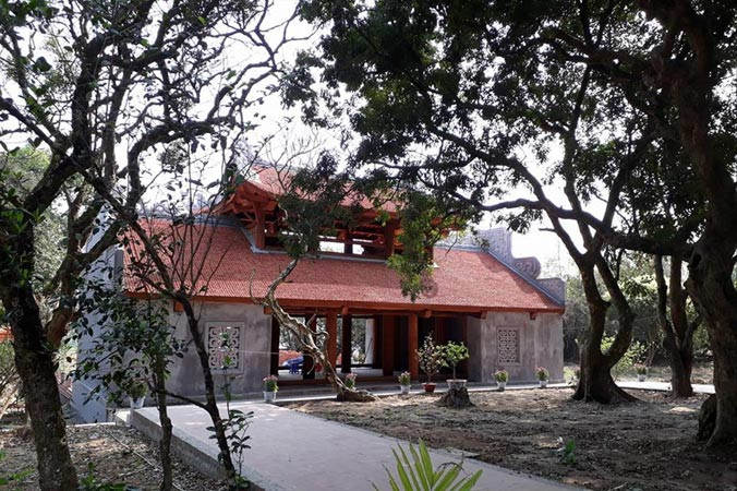 Tam quan mới tinh mọc lên ở chùa Bổ Đà. Ảnh: Hà Phạm.