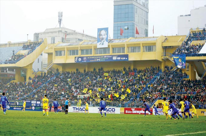 Hơn 15.000 khán giả đến sân Hàng Đẫy theo dõi trận Siêu cúp QG - cúp THACO 2017 cuối tuần qua mang lại hy vọng lớn cho mùa giải 2018 về sức hút với khán giả. Ảnh: Như Ý.