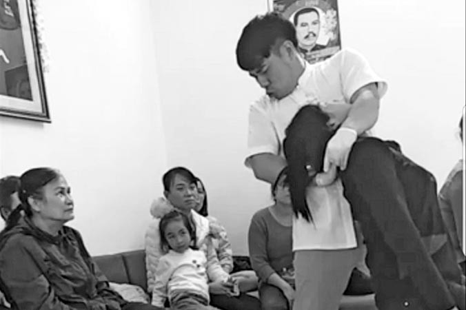 Buổi chữa bệnh thoát vị đĩa đệm của “thầy” Anh Trường.