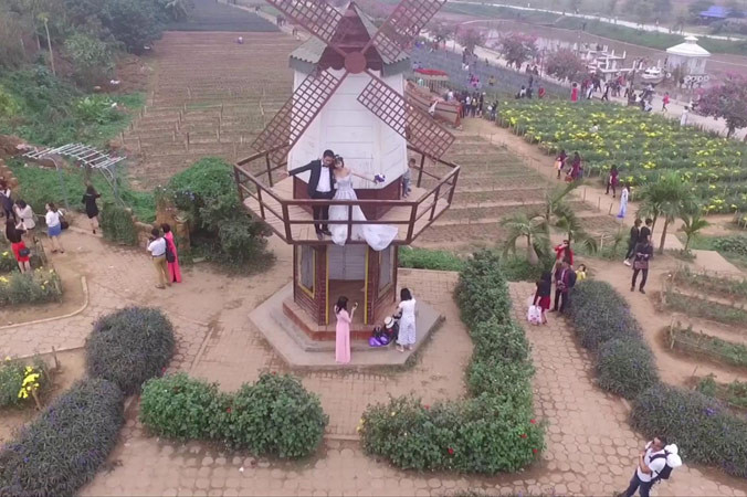 Phim trường là dịch vụ bùng phát nhiều nhất trên đất nông nghiệp Hà Nội. Ảnh: Thanh Phong.