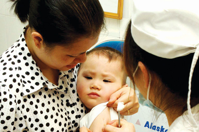 Tiêm chủng là cách tốt nhất để phòng bệnh. Ảnh: Dương Ngọc.