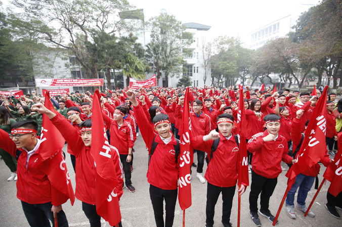 Sinh viên ĐHBK Hà Nội trong ngày hội hiến máu Chủ Nhật Đỏ sáng 21/1. Ảnh: Như Ý.
