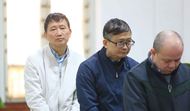 Các bị cáo tại tòa ngày 5/2. Ảnh:TTX.