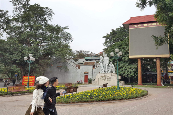 Đồng hồ đếm ngược ở Bờ Hồ sắp được tháo dỡ sau 7 năm hết nhiệm vụ. Ảnh: Nguyên Khánh.