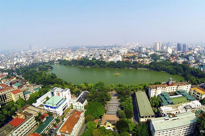 Mạng xã hội đang góp phần hỗ trợ cho công tác quản lý, điều hành, giám sát ở nhiều quận nội thành. Ảnh: Hoàng Mạnh Thắng.