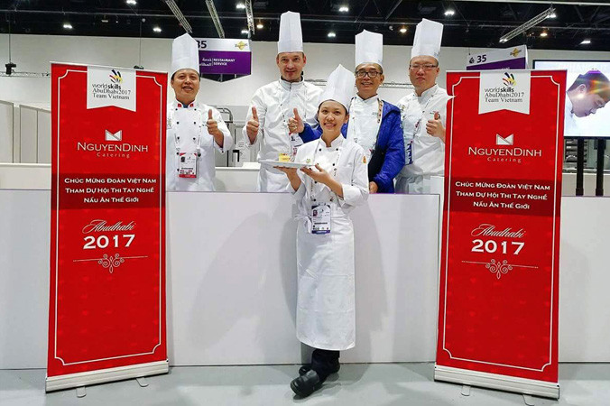 Vũ Hoàng Trinh tại Kỳ thi tay nghề thế giới lần thứ 44 ở thủ đô Abu Dhabi (Các tiểu vương quốc Ả Rập thống nhất). Ảnh: Bình Minh.