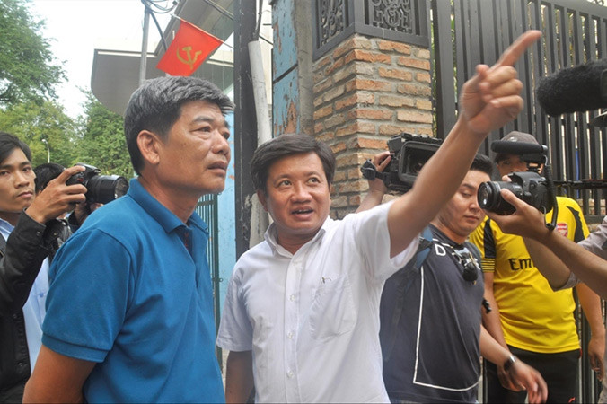 Ông Đoàn Ngọc Hải trong một lần ra quân lập lại trật tự lòng lề đường. Ảnh: Việt Văn.