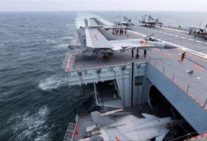 Tàu sân bay Liêu Ninh của Trung Quốc lần này được đưa ra tập trận trên biển Đông. Ảnh: SCMP.