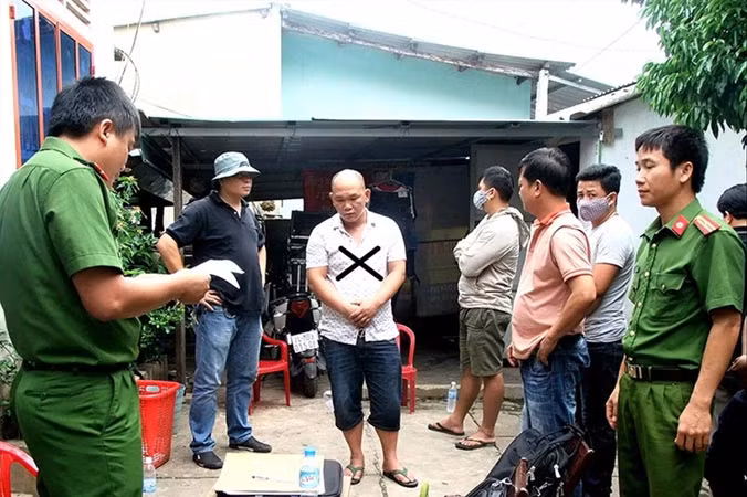 Nguyễn Ngọc Quỳnh (dấu X) bị bắt ngay tại cơ sở rửa xe của mình.
