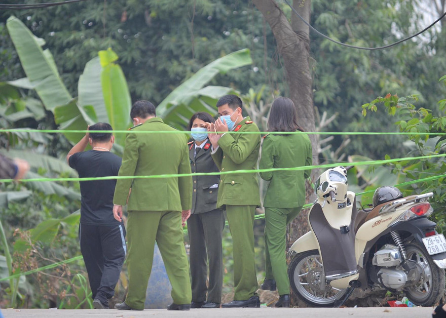 Cảnh sát phong tỏa hiện trường vụ án 