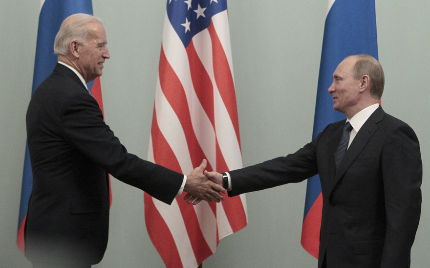 Ông Biden gặp ông Putin trong chuyến thăm Moscow năm 2011 