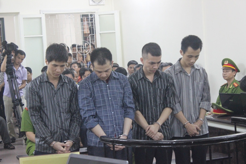 Bốn cựu công an xã trong phiên xử