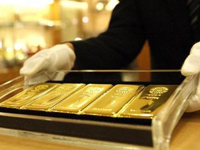 Giá vàng hôm qua đã lên trên 1.290 USD nhờ đồng đôla yếu đi.