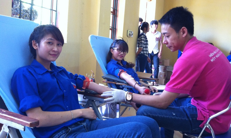 Đoàn viên thanh niên Trường Cao đẳng Y tế Hưng Yên hiến máu tình nguyện năm 2014. Ảnh: ĐTN