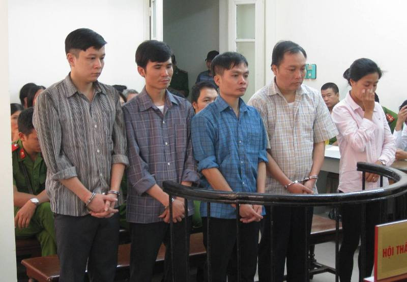 Nhóm "siêu lừa" trong phiên xử