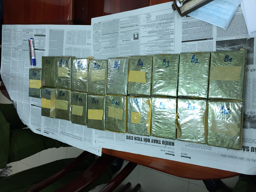 Tang vật 19 bánh heroin bị công an thu giữ. Ảnh do PC47 cung cấp.
