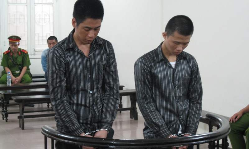 Hai bị cáo trong phiên xử ngày 6/8