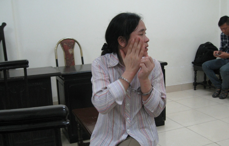 "Má mì" ngóng tìm người thân ở phiên tòa 