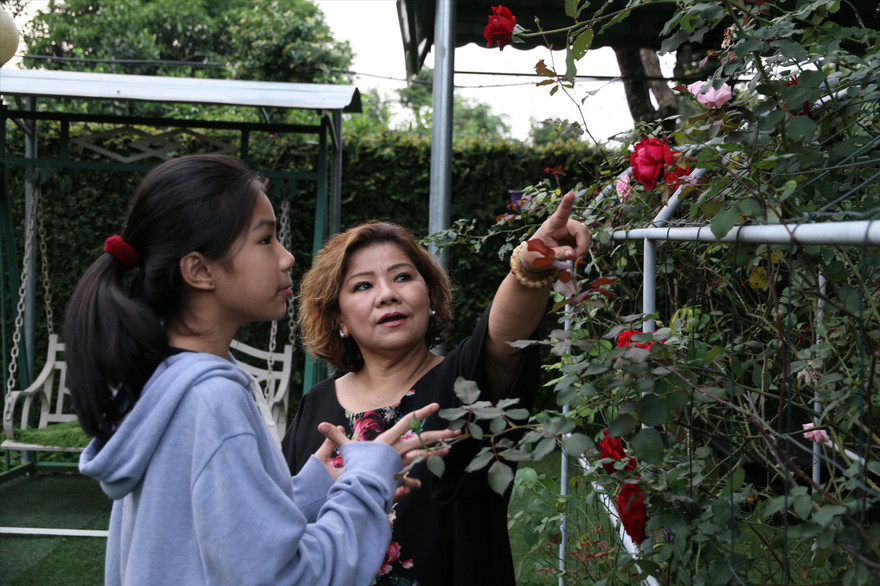 NSND Thanh Hoa vui thú điền viên tại tư gia ở Hòa Lạc, Hà Nội Ảnh: N.M.Hà 