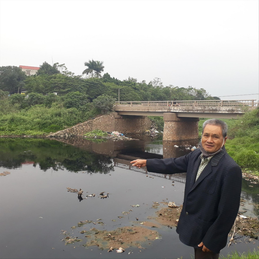 Nước sông Đáy nhiều năm nay có màu đen và mùi hôi thối 