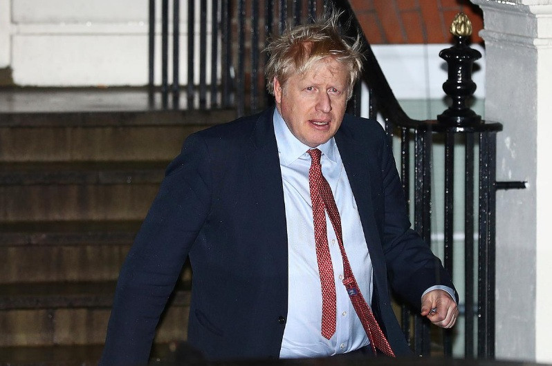 Thủ tướng Anh Boris Johnson rời trụ sở đảng Bảo thủ hôm 13/12ảnh: Reuters 