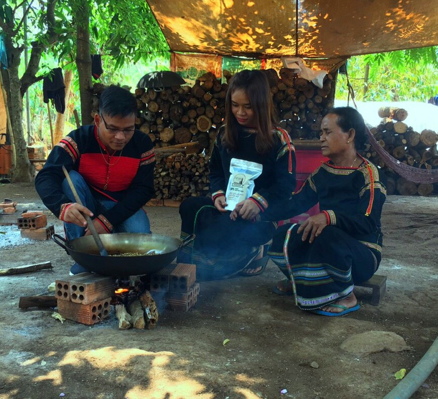 Anh Y Pốt chia sẻ về cách rang cà phê 