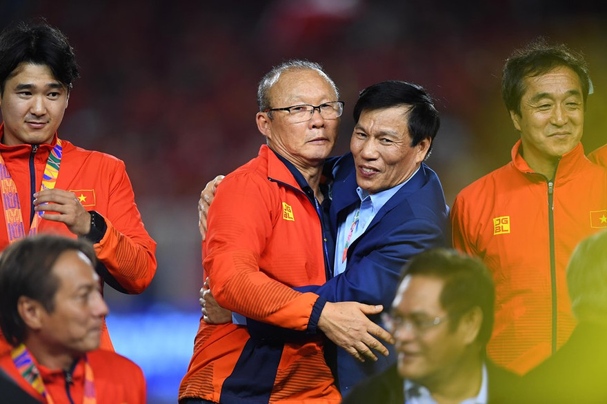 HLV Park Hang Seo và Bộ trưởng VHTTDL Nguyễn Ngọc Thiện ảnh: Tuấn Hải