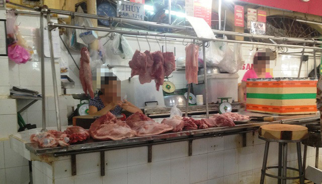 Nhiều người chán nản, tìm cách giải khuây cho hết ngày