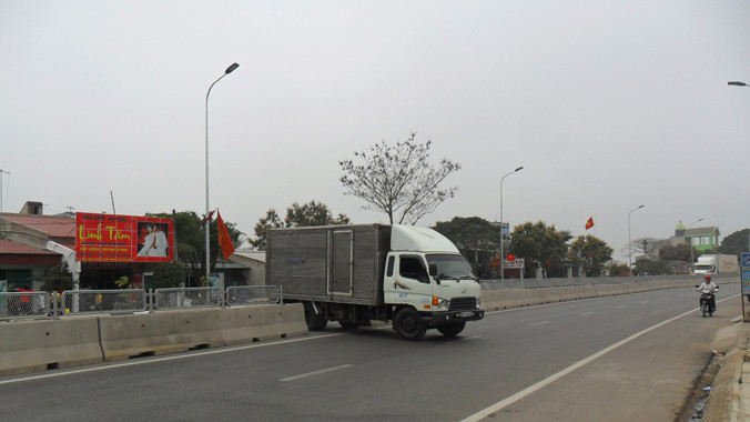 Dải phân cách đứt đoạn