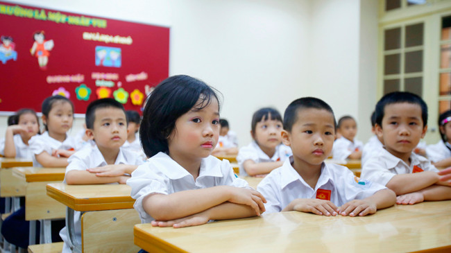 Có ý kiến đề xuất, nếu lớp học đông nên bố trí 2 giáo viên/lớp (trong ảnh là học sinh Trường Tiểu học Trần Quốc Toản, Hoàn Kiếm, Hà Nội). Ảnh: Ngọc Châu