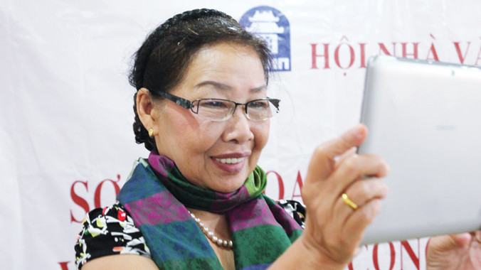 Nhà thơ Phan Thị Thanh Nhàn. Ảnh: Nguyễn Đình Toán