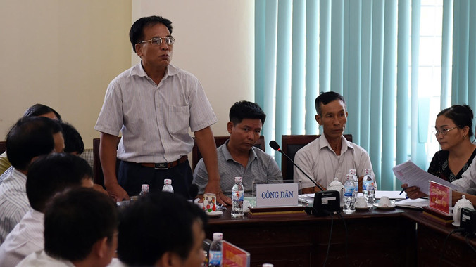 Đại diện công dân xã Yên Lãng, Đại Từ, Thái Nguyên trong buổi đối thoại với Bộ trưởng