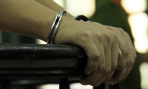 Bị thù oán, giết hàng xóm dã man