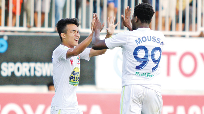 Các cầu thủ HAGL đã có niềm vui chiến thắng. Ảnh: VSI