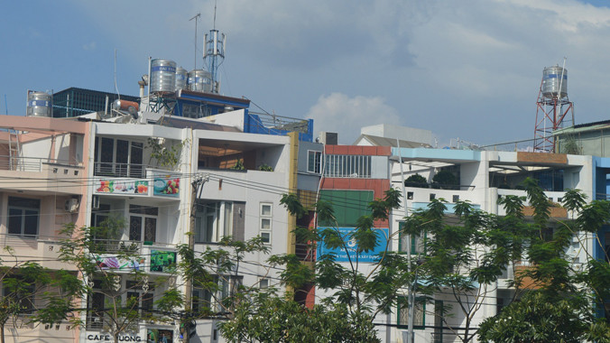 “Bom nước” treo trên đầu người dân